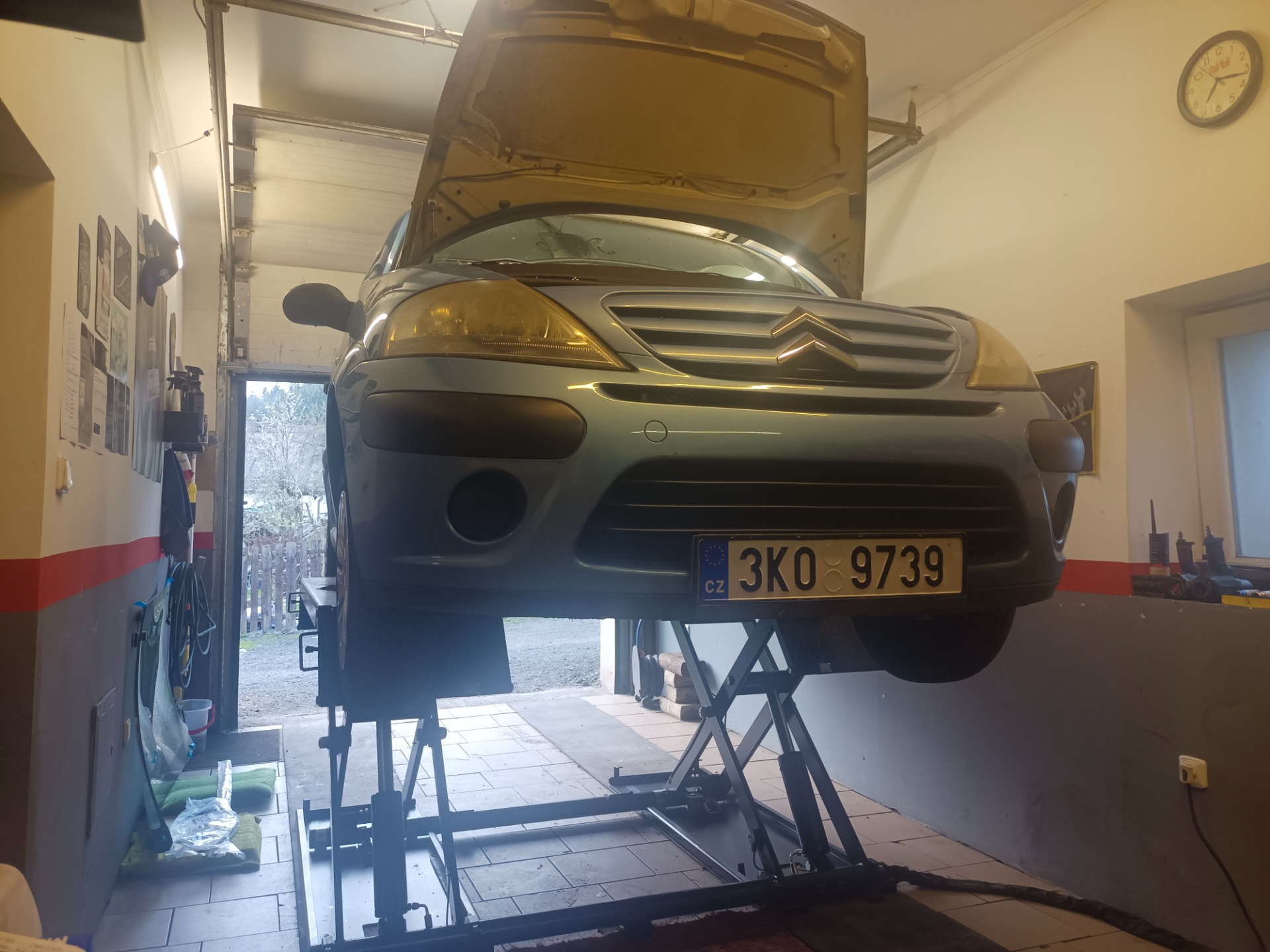 Nůžkový zvedák na auta Redats L-550F